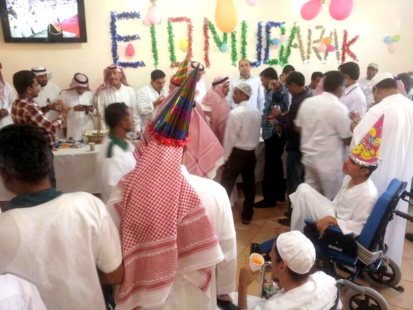 بالصور.. عيدية واحتفال بمركز تأهيل حائل بمناسبة العيد
