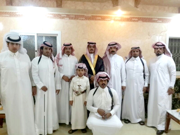 أسرة آل هطلاء تحتفل بزواج “أحمد”