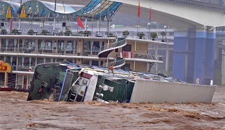 الفيضانات تغمر أكثر من 70 منزلاً أقصى شرق روسيا