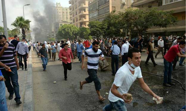المحتجون على فض اعتصام رابعة العدوية يحرقون مبنى الأمن الوطني ببني سويف