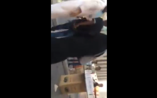  فيديو صادم ..  شاب يصفع امرأة في سوق بجدة !