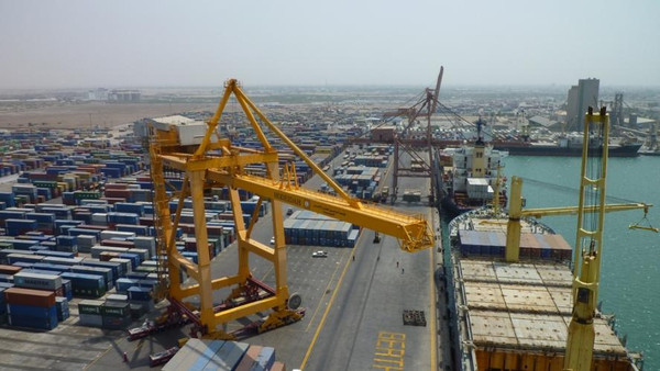 ميليشيا الحوثي تحول ميناء الحديدة إلى بؤرة تهديد للملاحة الدولية