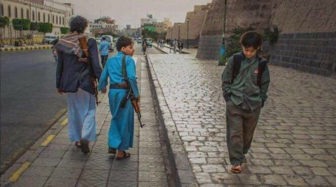 صورة بمليون كلمة.. حين يتقاطع الطريق بين التعليم والسلاح في اليمن