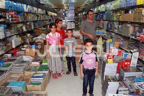 “المواطن” ترصد بالصور الإقبال على شراء الأدوات المدرسية في الرياض
