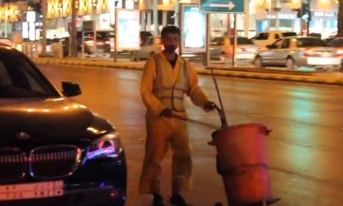 بالفيديو.. “المواطن” تكشف حقائق “عمال النظافة” عند الإشارات