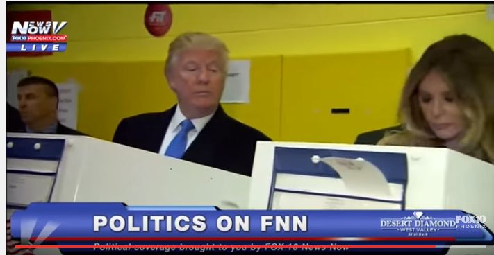 بالفيديو والصور.. ترامب يختلس النظر لبطاقة زوجته الانتخابية لمعرفة مرشحها