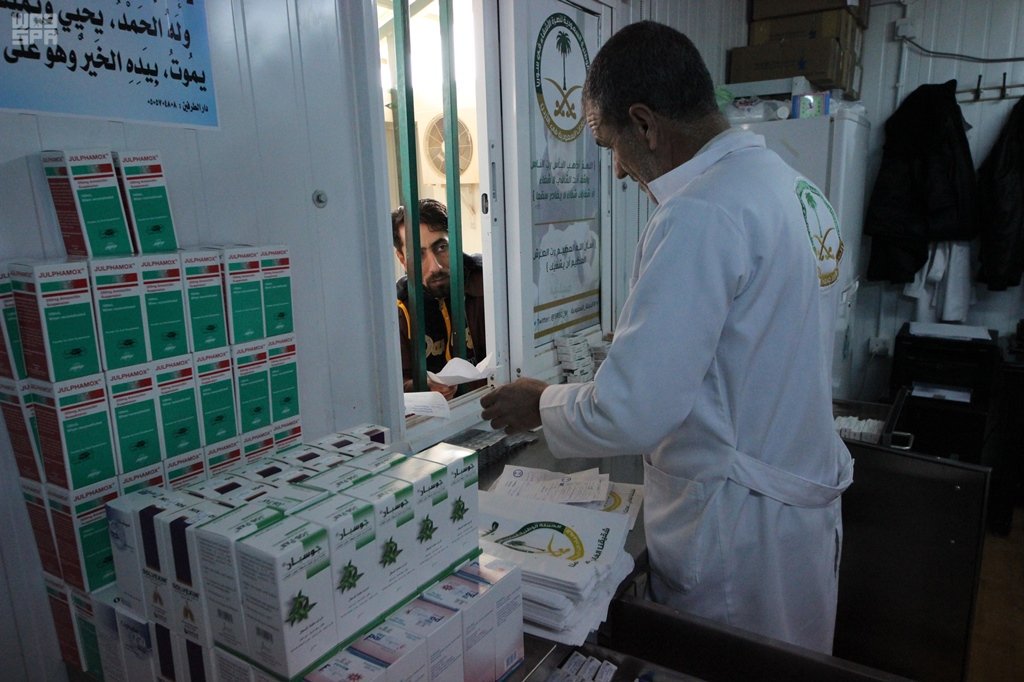 العيادات التخصصية تصرف 2058 وصفة طبية للأشقاء السوريين