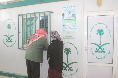 بالصور.. صيدلية العيادات السعودية تصرف 2087 وصفة طبية للسوريين بالزعتري