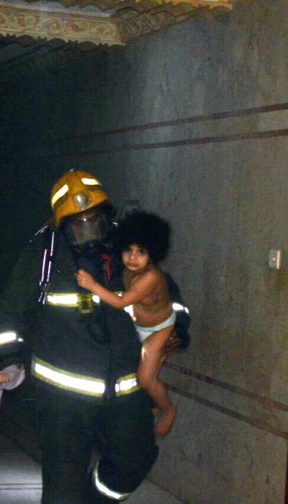 بالصور.. إصابة شخصين في حريق شقة بـ”صفا جدة”