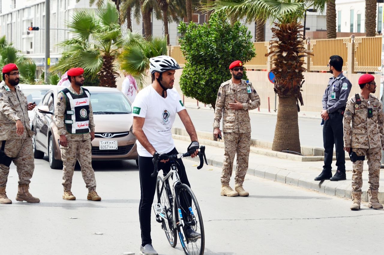 بالصور.. الرحالة فهد اليحيا يبدأ رحلة الـ 1300 كلم دعمًا للمرابطين