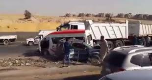 بالصور.. وفاة 15 مصرياً في تصادم ميكروباص بسيارة نقل