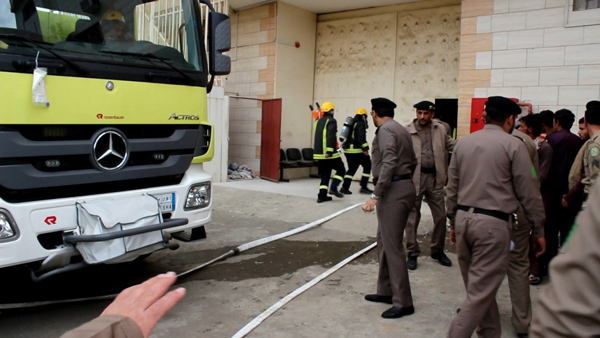 بالصور.. فرضية حريق بسجن الوافدين بالباحة يخلي (16) نزيلاً