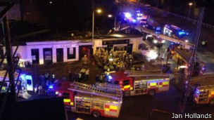 بالصّورة.. سقوط مروحيّة فوق مقهى باسكتلندا