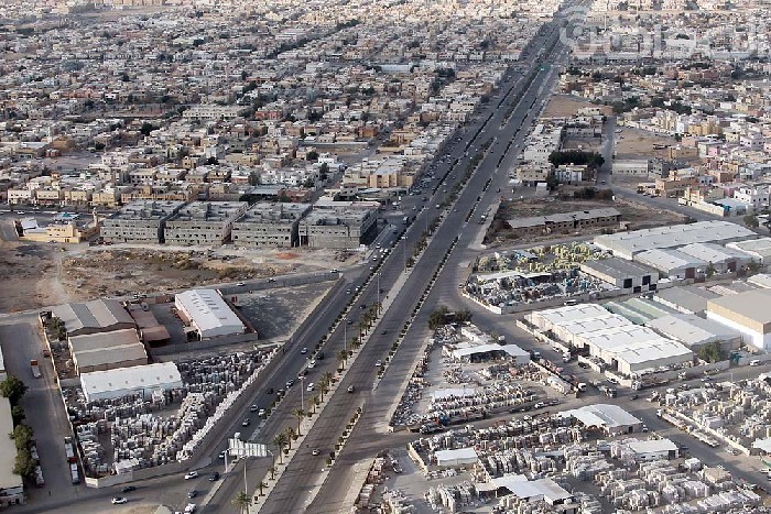 بالصور.. “المواطن” ترصد حركة السير وتسرب الشاحنات في الرياض