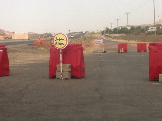 إغلاق مدخل “بني سعد” يزعج مرتادي طريق الطائف