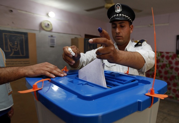 بالصور.. بدء عمليات الاقتراع الخاص في العراق