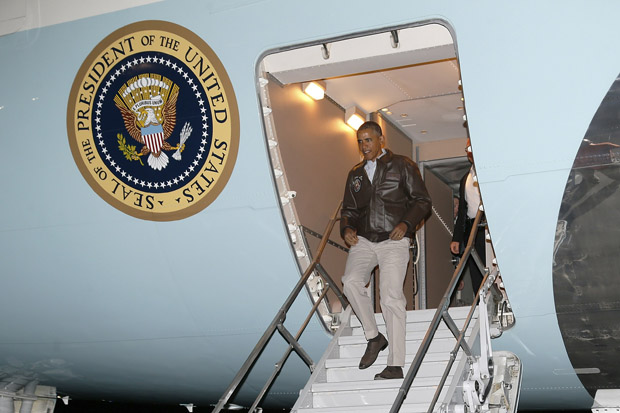 بالصور.. أوباما يصل لأفغانستان في زيارة مفاجئة للقوات الأمريكية