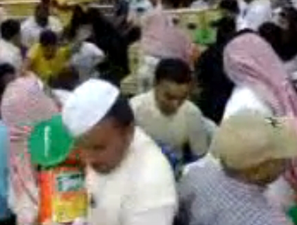 بالفيديو.. هجوم المتسوقين على عصير “تانج” مخفض