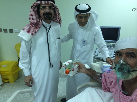 توزيع ورود وحلوى في معايدة المنومين بمستشفى الملك فيصل بالطائف