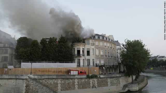 حريق يدمّر قصراً باريسياً اشتراه عمّ أمير قطر