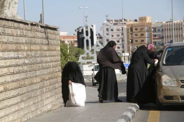 عروس المصائف على خطى جدة في انتشار التسول