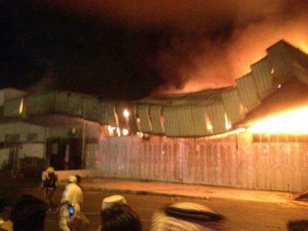 مدني الطائف يخمد حريقاً شبّ في مجمع بالصناعية