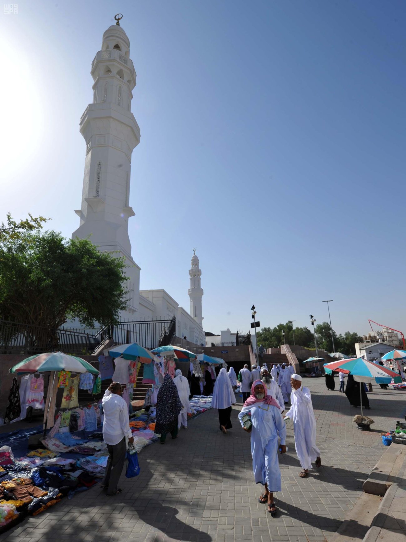 بالصور.. المساجد التاريخية بالمدينة المنورة تستهوي أفئدة ضيوف الرحمن