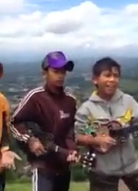 بالفيديو.. أطفال إندونيسيون يتغنون بالهلال ويسْخَرون من النصر