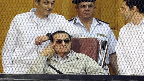 تأجيل إعادة محاكمة مبارك ونجليه إلى 2 أغسطس المقبل