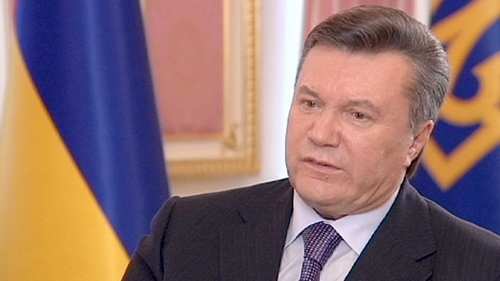 رئيس أوكرانيا يتفق مع زعماء المعارضة على هدنة