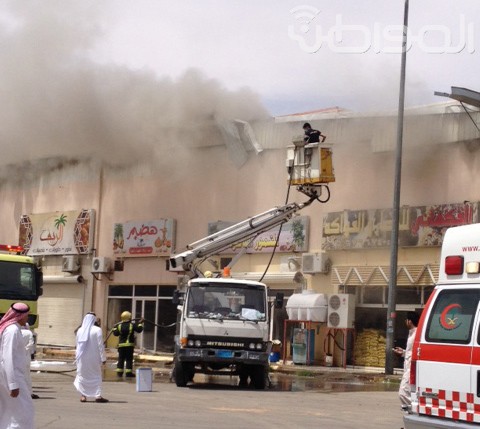 بالصور والفيديو.. النيران تشتعل مجدداً في أسواق العثيم برفحاء