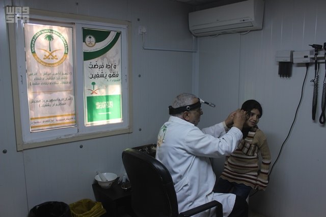 بالصور.. العيادات التخصصية تباشر 2589 حالة مرضية للأشقاء السوريين