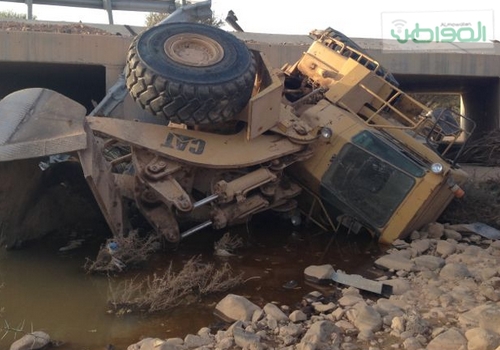 نجاة سائق “شيول” سقط بوادي الحامض بالمحاني