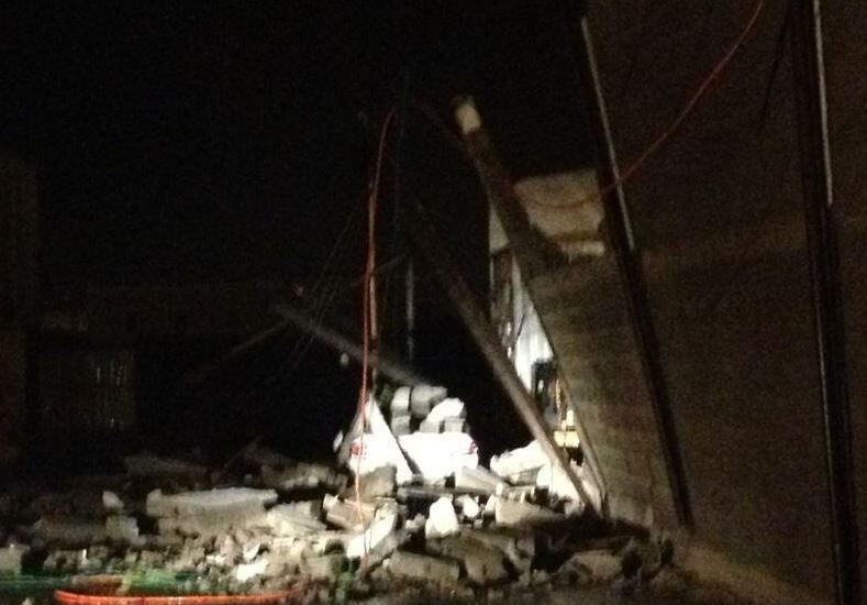 سقوط جدار مبنى الدفاع المدني بعفيف