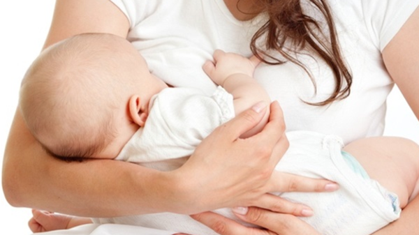 الرضاعة الطبيعية تنقذ 50% من الأطفال من الموت المبكر