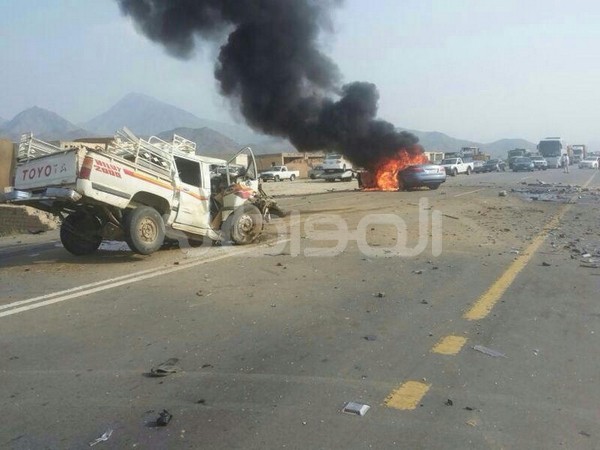 بالصور.. وفاة عشريني وطفلته وإصابة زوجته في حادث بالمجاردة