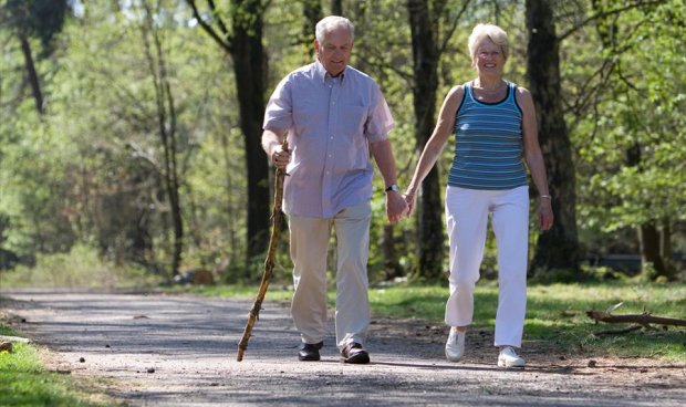 نصيحة لكبار السن.. المشي السريع يحدّ من الوفاة