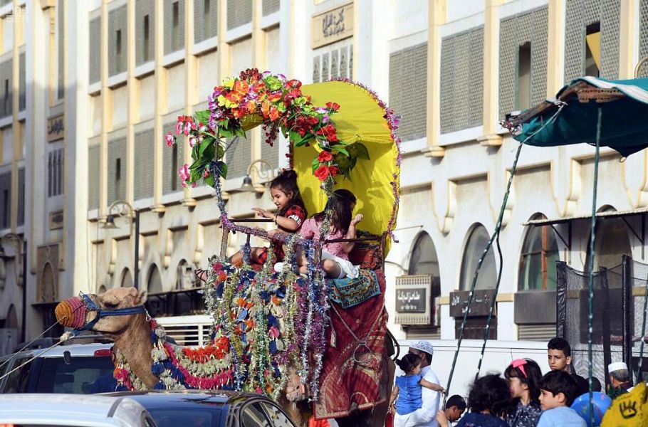 بالصور.. فرحة العيد تجمع الجاليات الإسلامية والعربية مع أهالي جدة