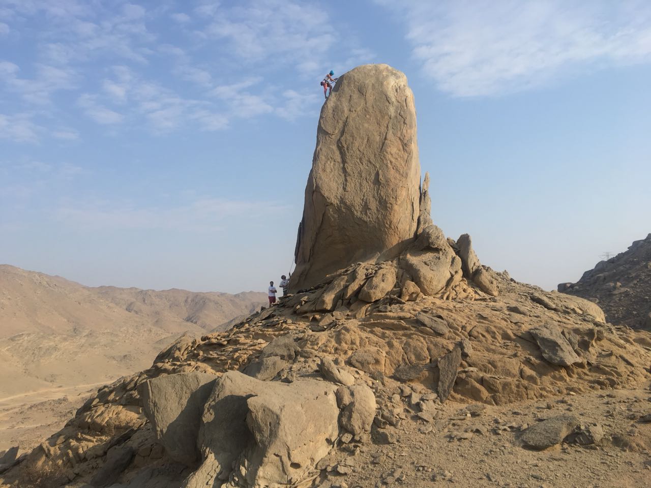 بالصور.. ياسمين القحطاني أول متسلقة جبال سعودية.. قصة الصمود والتحدي
