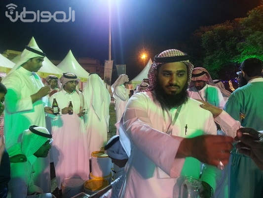 بالصور.. بدء عمليات البيع والشراء في مهرجان العسل بأبها