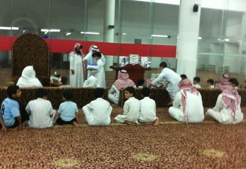 بالصور.. جامع برفحاء يقيم مسابقةً لتشجيع الشباب على الصلاة