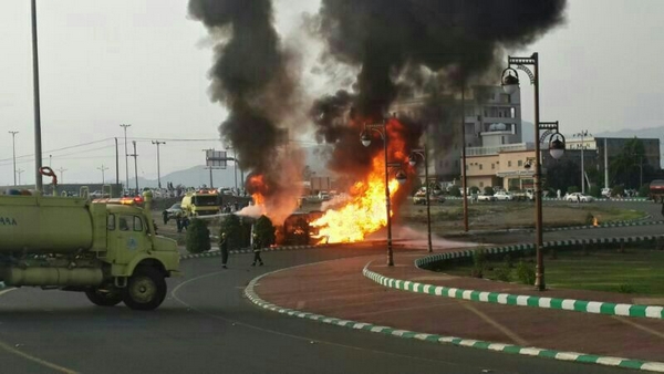 إصابة اثنين من الدفاع المدني وسائق شاحنة في حادثين بمحايل عسير