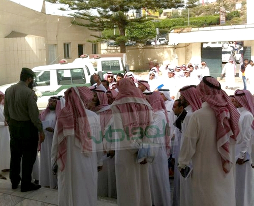 مشادات حادة بين المواطنين وموظفي جوازات عسير