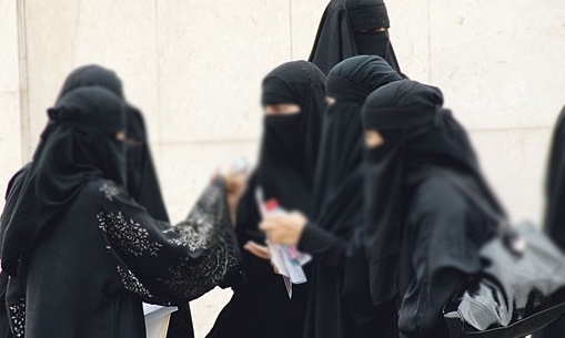 وول ستريت جورنال: المرأة السعودية تسعى لفرص عمل أفضل