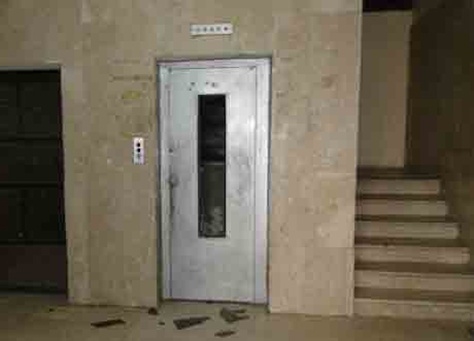 وفاة طفلة إماراتية في مصعد لنقل البضائع