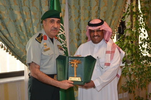 أمير مكة يشكر قائد الحرس الملكي لمشاركته بمهرجان طيران الوطن