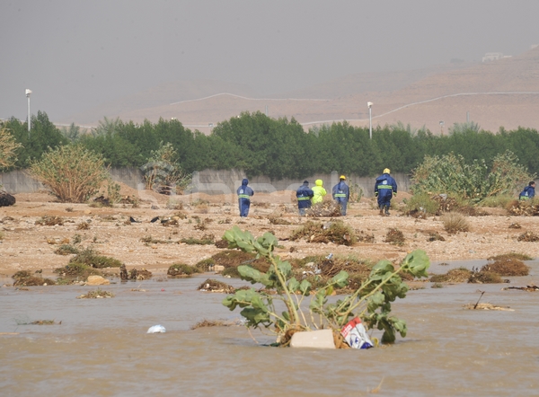 شاهد بالصور .. عمليات البحث عن مفقودي العمارية