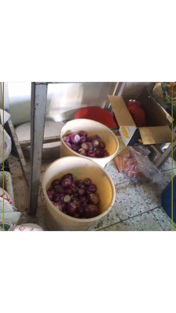 بلدية الجموم تداهم مطبخًا عشوائيًا داخل استراحة وتصادر أكثر من 640 كجم من اللحوم والمواد الغذائية المجهولة