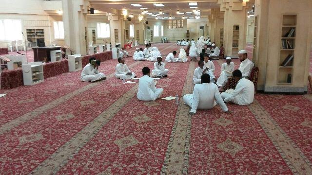 48 طالباً يشاركون في يوم الهمة لمراجعة القرآن الكريم بجامع العقيل بالرياض2