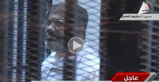 مرسي يلتزم الصمت لأول مرة خلال محاكمته